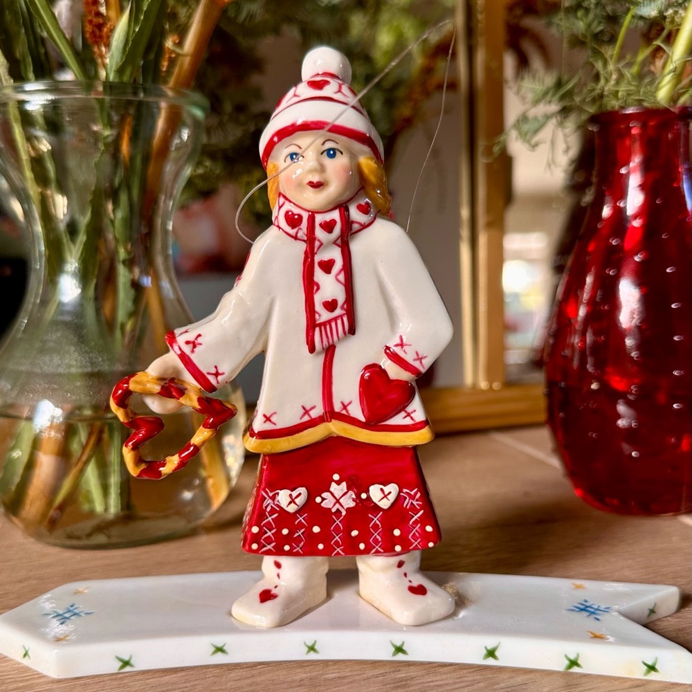 Villeroy & Boch Christmas ornament Scandinavia  girl
